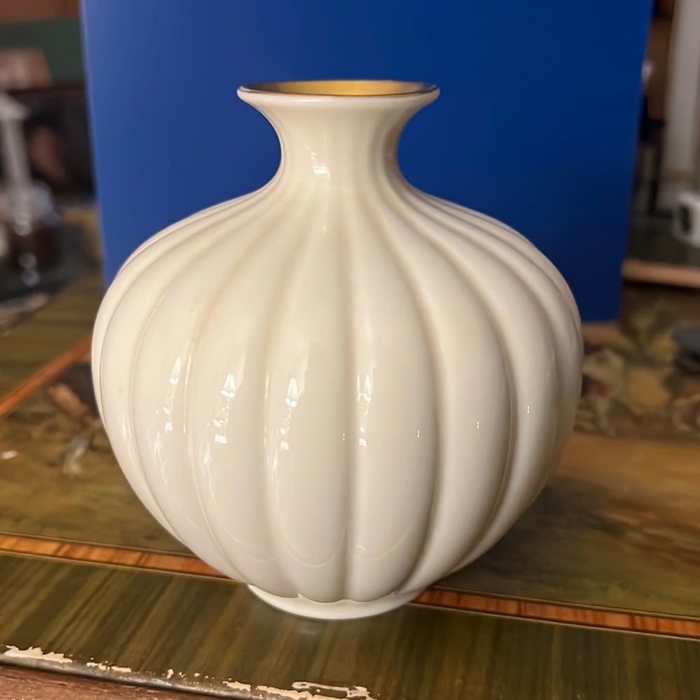 Lenox Sweetbriar Collection Bud Vase Gold Top
